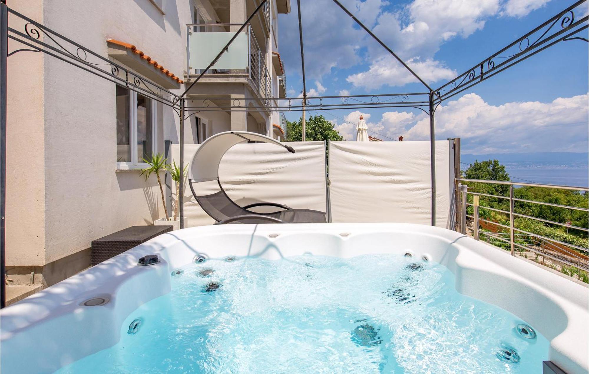 Stunning Apartment In Mošćenička Draga Eksteriør bilde
