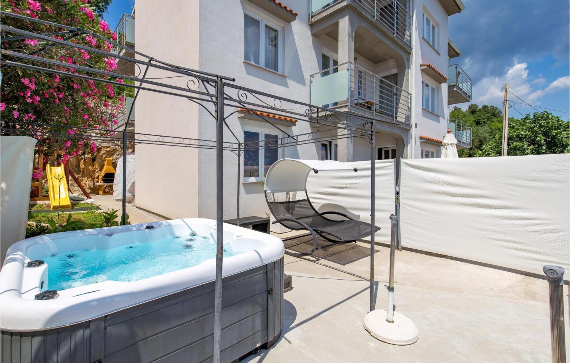 Stunning Apartment In Mošćenička Draga Eksteriør bilde