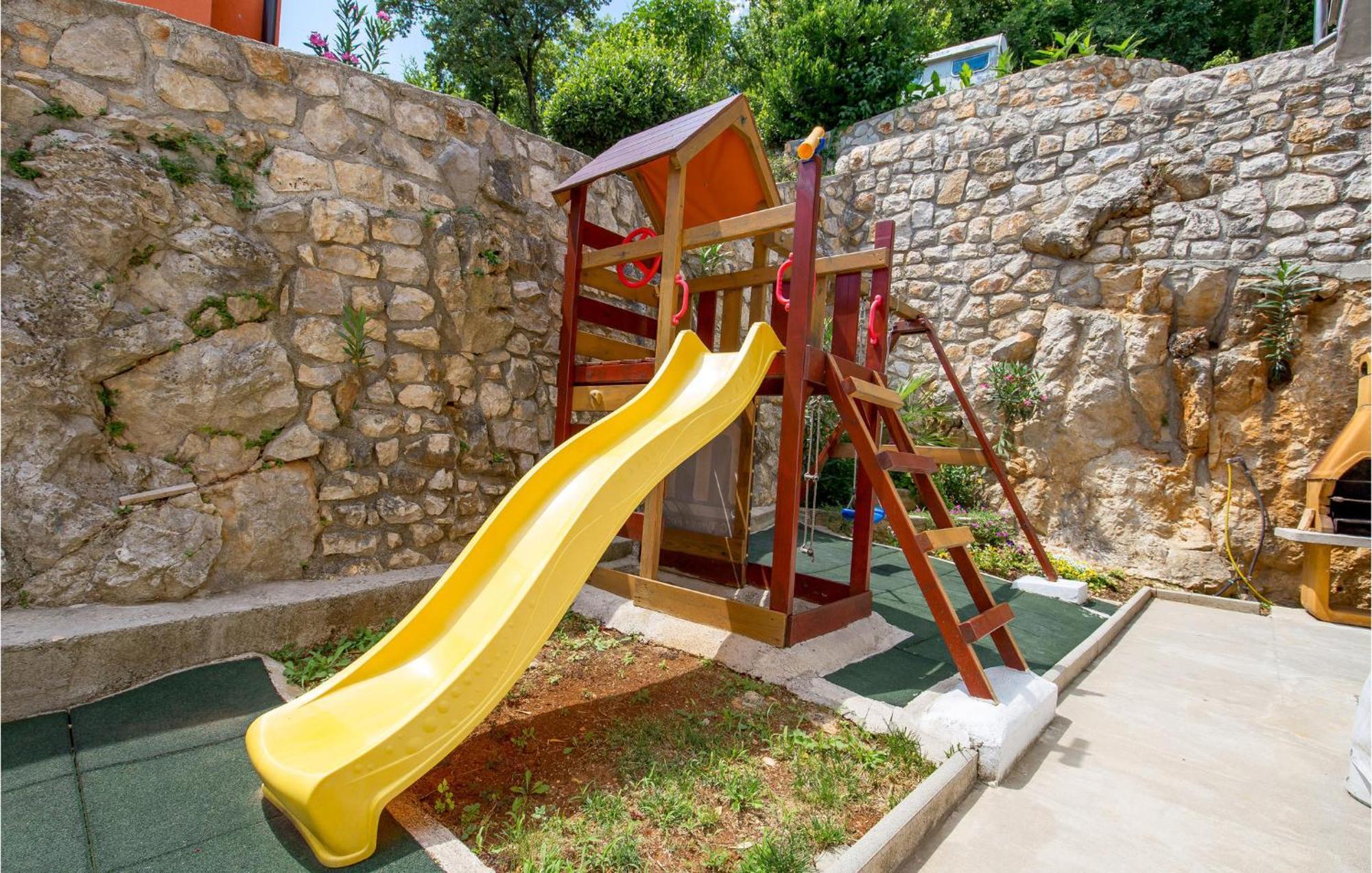 Stunning Apartment In Mošćenička Draga Eksteriør bilde