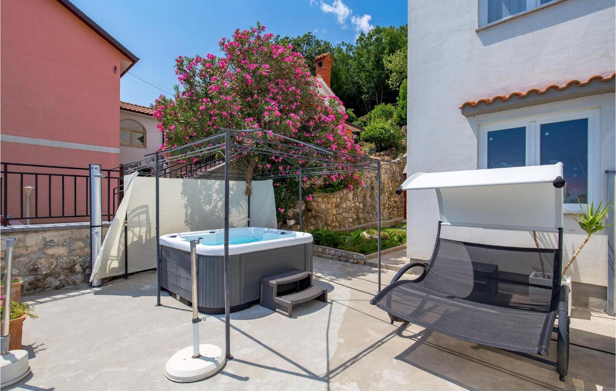 Stunning Apartment In Mošćenička Draga Eksteriør bilde